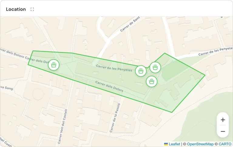The colony boundary and saved feeding stations on the location map.